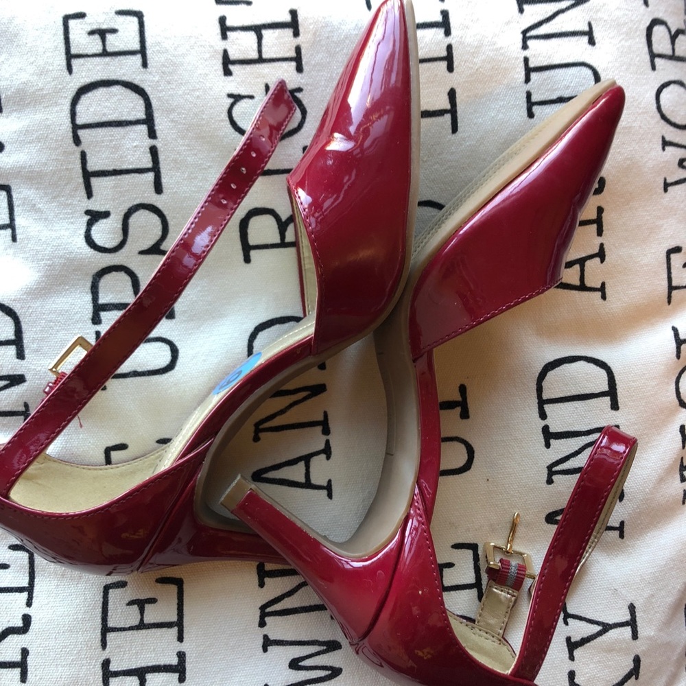 BANDOLINO burgundy heels 6 1/2